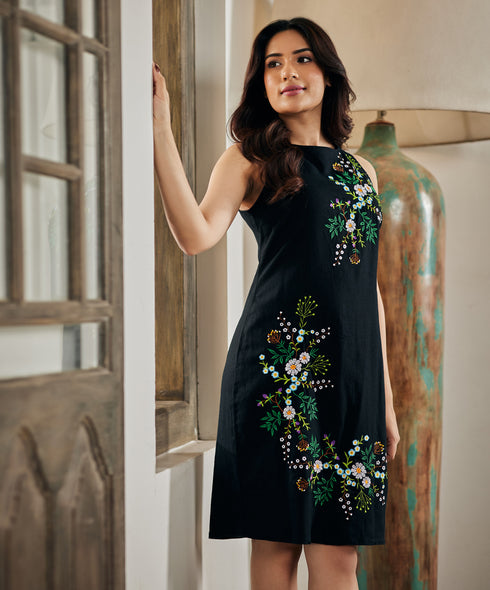 Embroidery Detailed Shift Linen Dress